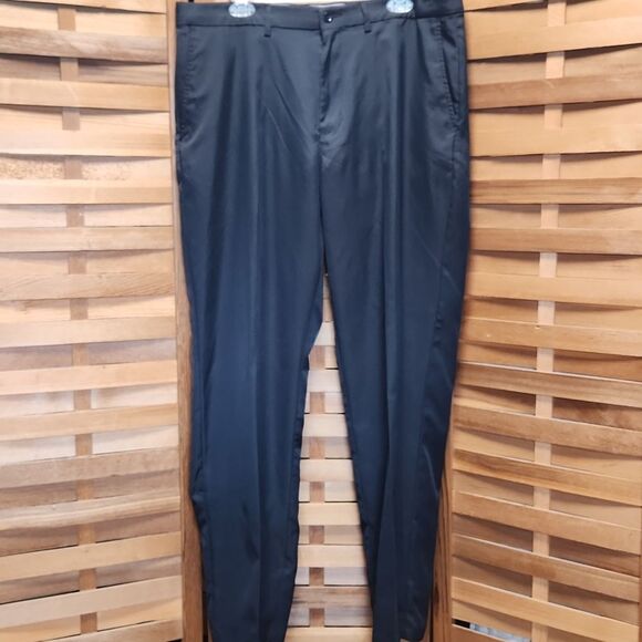Greg Norman Attack Life Black Pants Men 36 x 32 Golf Flat Front Slacks Polyester - Picture 1 of 8